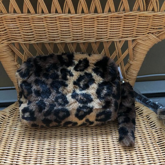 3 AM Forever Leopard 👜  Faux Fur *NWT - Picture 2 of 6